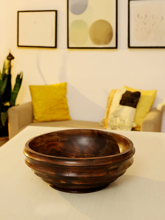 Dark bowl with rings