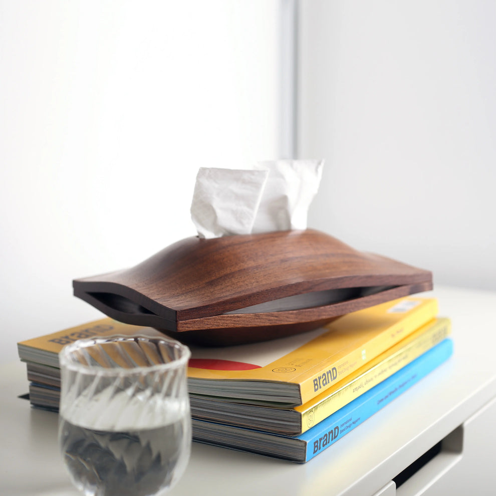 The distinctive tissue dispenser (Box)